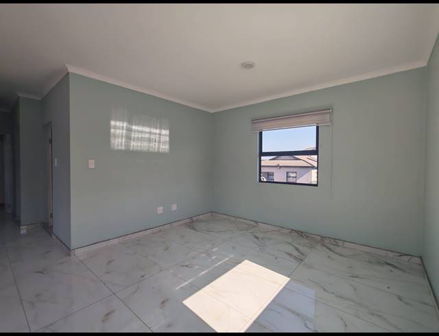 3 BEDROOM FREEHOLD FOR SALE IN SHAKASKRAAL